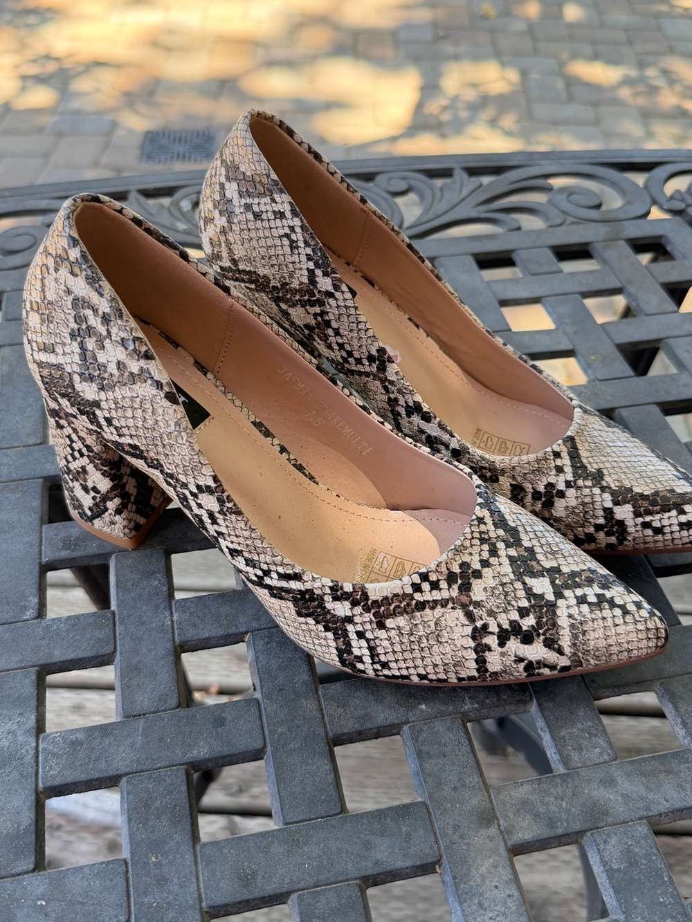 VICI Snakeskin Print Block Heel Pumps – Pointed Toe Dress Heels – Women’s Size 7 - Picture 6 of 8